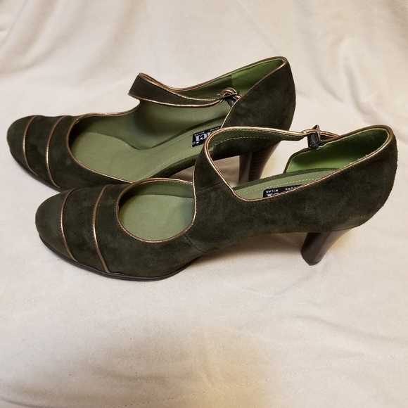 Shoes - Picture 2 of 5